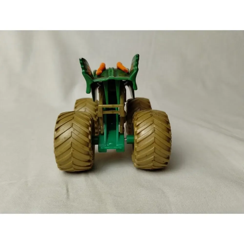 DRAGON MONSTER JAM POWER BEASTS TRUCK TARGET EXCLUSIVE GOLD TIRES 1:64 2020